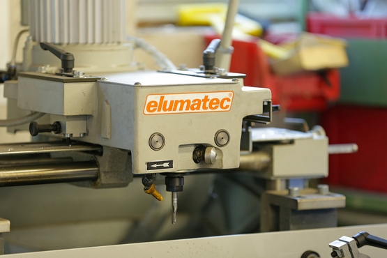 Eine Fräsmaschine der Marke elumatec